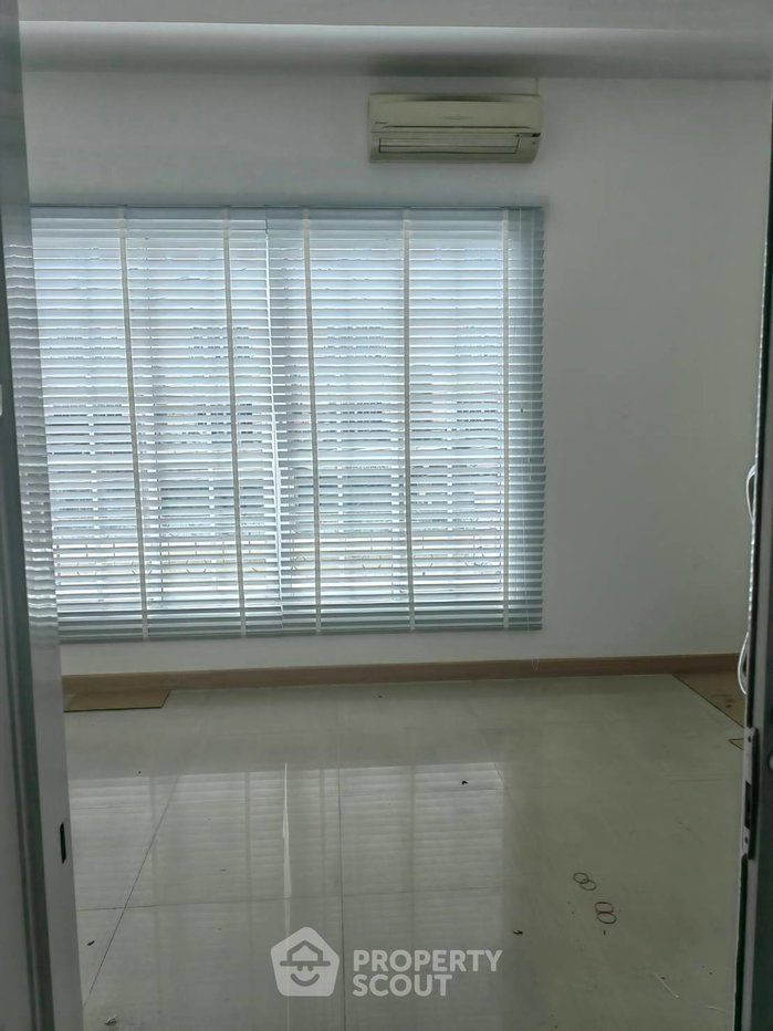 รูป ทาวน์เฮ้าส์ 4-ห้องนอน ใกล้ ลาซาล (ID 3029003) - รูปที่ 16/24
