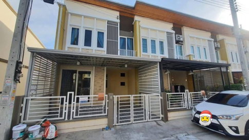 🏡 ให้เช่าทาวน์โฮม 2 ชั้น Golden Town ศรีนครินทร์ – สุขุมวิท 4 ห้องนอน 2 ห้องน้ำ บ้านหลังมุม พื้นที่กว้าง เป็นส่วนตัว ลมดี แสงธรรมชาติเข้าถึง