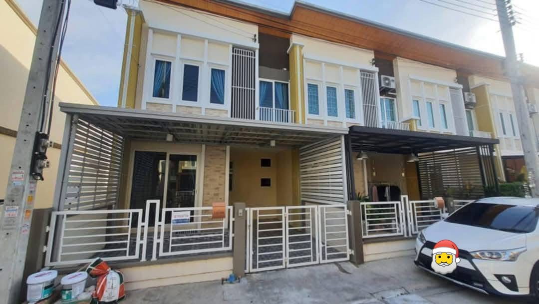 รูป 🏡 ให้เช่าทาวน์โฮม 2 ชั้น Golden Town ศรีนครินทร์ – สุขุมวิท 4 ห้องนอน 2 ห้องน้ำ บ้านหลังมุม พื้นที่กว้าง เป็นส่วนตัว ลมดี แสงธรรมชาติเข้าถึง - รูปที่ 1/13