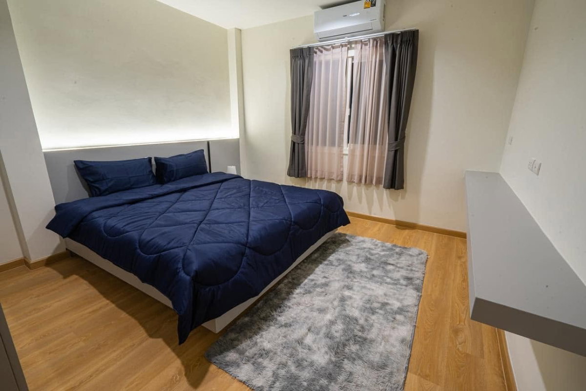picture Spacious 2-Storey Detached House for Rent - 12/20