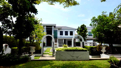 Houses for rent Phet Kasem Road : the pavilla bangbon3 for rent 4 bed 4 bath ready to move