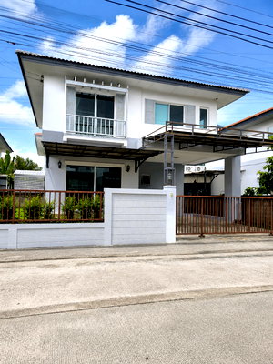Houses for rent Samut Prakarn : Single house for rent in Casa Ville Bangna-Theparak, ready to move in, partially furnished. 60 square wah of land.