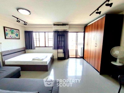 Condos for rent : 1-BR Condo At Saranjai Mansion Condominium, 18th-Floor | 300m to BTS Nana (ID 3029081)
