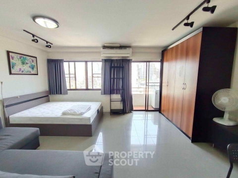 คอนโด สตูดิโอ ที่ สราญใจ แมนชั่น คอนโดมิเนียม ใกล้ BTS นานา (ID 3029081)
