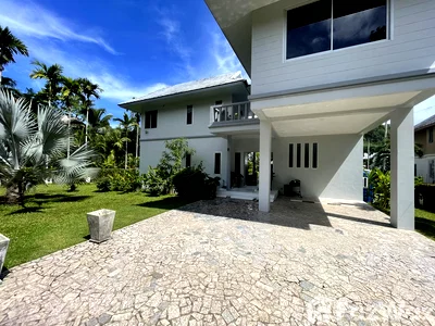Houses for sale Thalang Phuket : 5 Bedroom Lake View Villa Close To Nai Yang Beach 6493799