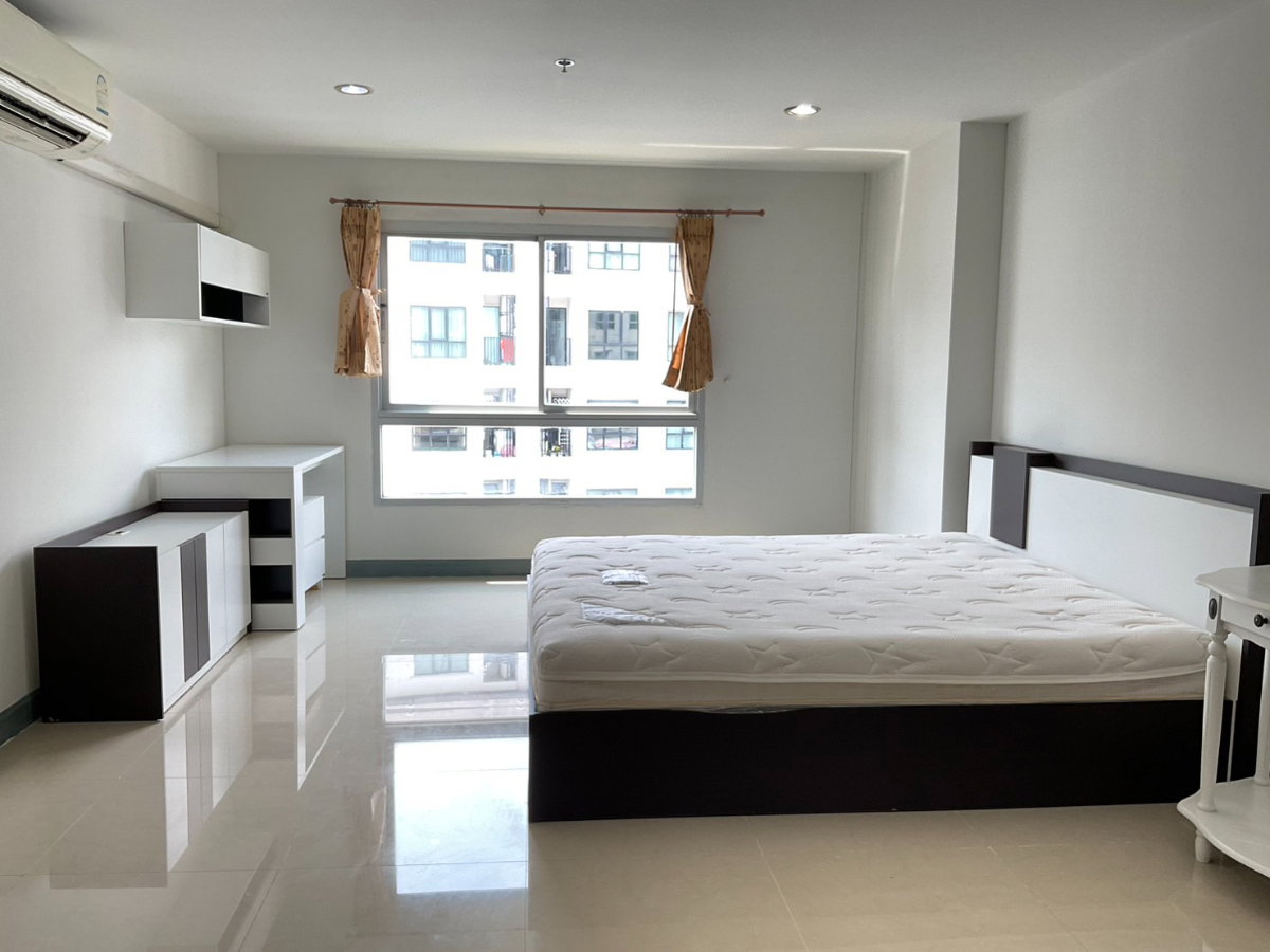 รูป ให้เช่า รีเจ้นท์โฮม 10 แจ้งวัฒนะ ห้องสูท ห้องมุม ทาสีใหม่ Regent Home 10 Changwattana พร้อมเฟอร์นิเจอร์เครื่องใช้ไฟฟ้า ติดถนนใหญ่ห่างBTS-สายสีเขียว - รูปที่ 3/18