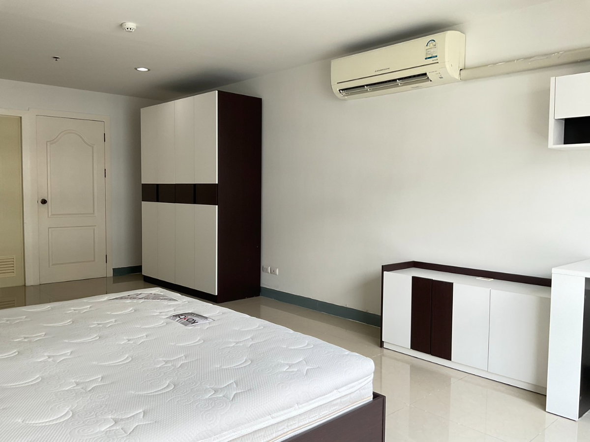 รูป ให้เช่า รีเจ้นท์โฮม 10 แจ้งวัฒนะ ห้องสูท ห้องมุม ทาสีใหม่ Regent Home 10 Changwattana พร้อมเฟอร์นิเจอร์เครื่องใช้ไฟฟ้า ติดถนนใหญ่ห่างBTS-สายสีเขียว - รูปที่ 5/18