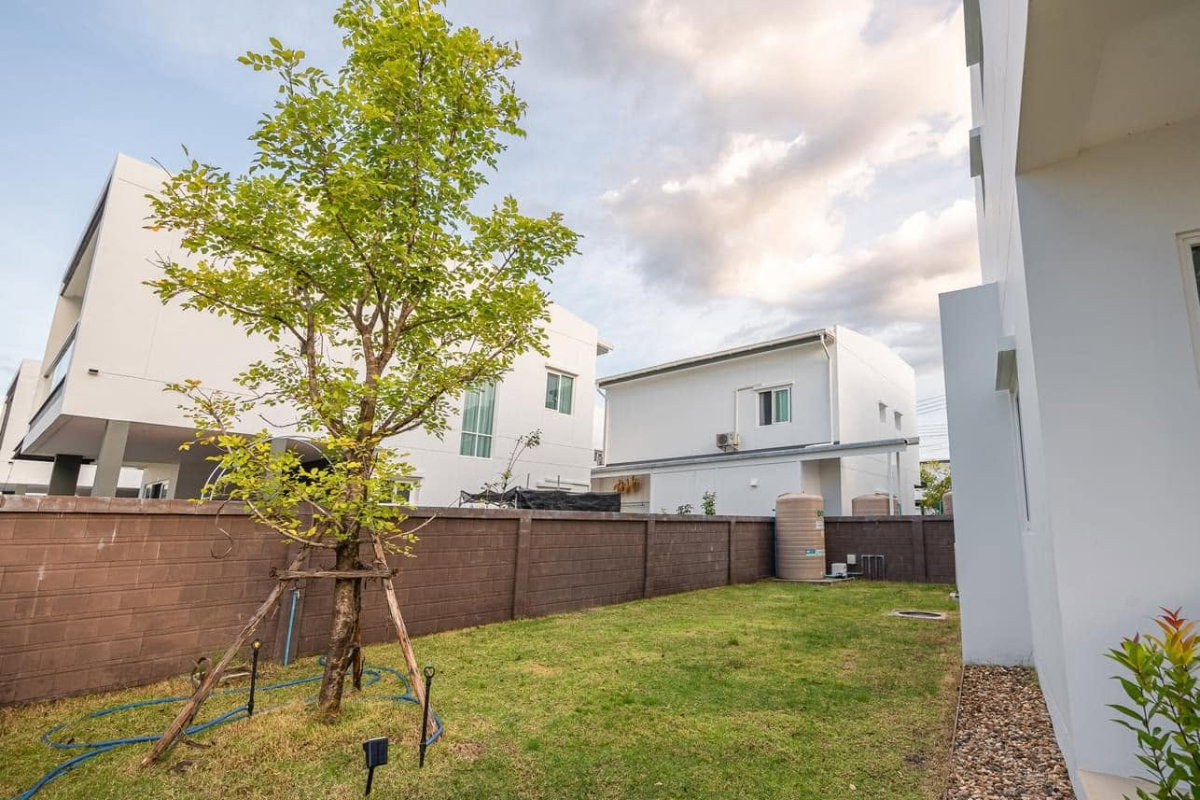 picture Spacious 2-Storey Detached House for Rent - 19/20