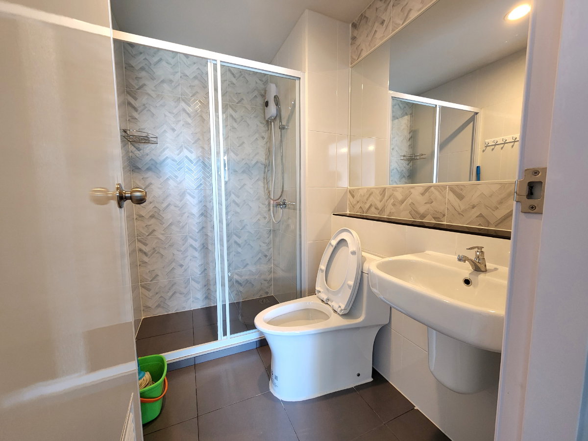 รูป **ห้องใหม่มือ 1 แต่งเสร็จ ให้เช่าเลยครับ** Regent Home วุฒากาศ ทำเล BTS วุฒากาศเพียง 300 เมตร ราคาดีห้องสวยพร้อมอยู่ มีเครื่องซักผ้า!! - รูปที่ 25/62