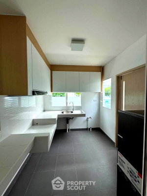 Townhouses for rent Samut Prakarn : 3-BR Townhouse at Villaggio Bang Na in Bang Bo (ID 3029224)