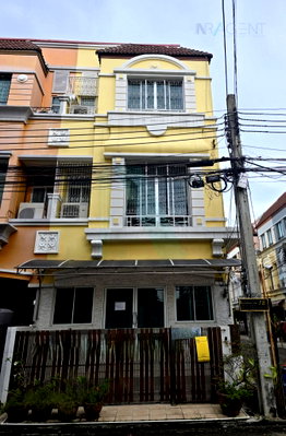Townhouses for rent Samut Prakarn : 📌 For Rent 4-story Townhouse BAAN KLANG MUANG BRITISH TOWN SRINAKARIN 3 bedroom 4 bathroom