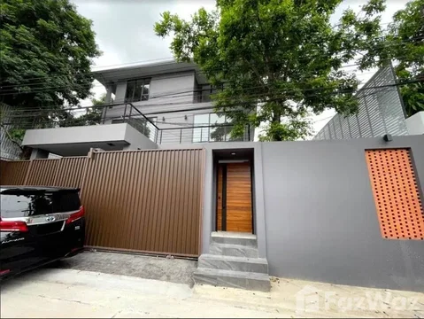 5 Bedroom House for sale in Phra Khanong Nuea, Bangkok 6494713