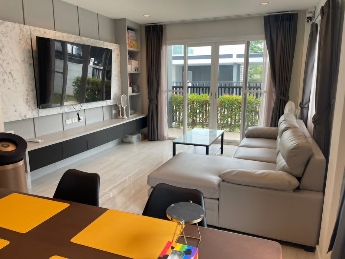 picture Spacious 2-Storey Detached House for Rent - 9/20