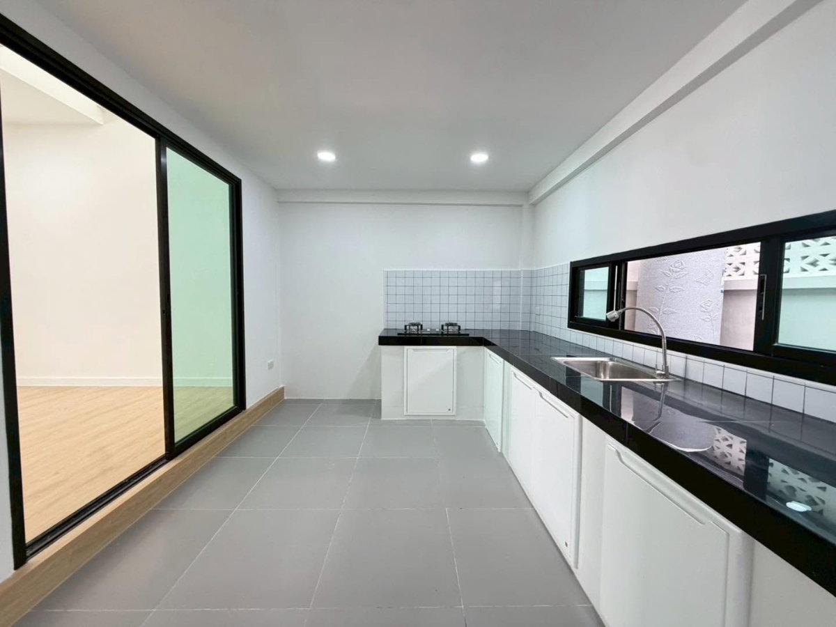 รูป บ้าน 4 ชั้นเล่นระดับ ใกล้ สถานีปากเกร็ด ติวานนท์ แจ้งวัฒนะ รีโนเวทใหม่ทั้งหลัง - รูปที่ 14/44