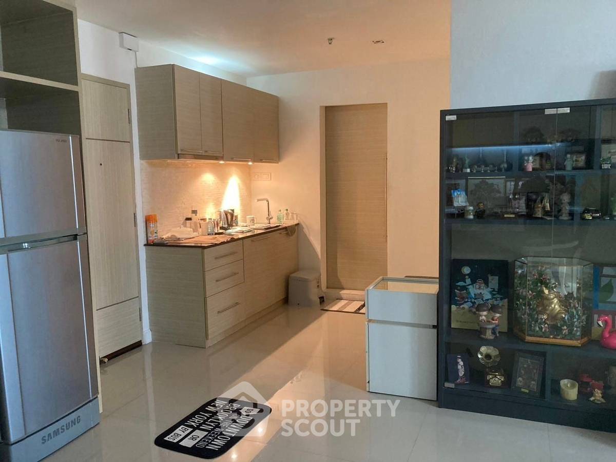 รูป คอนโด 1-ห้องนอน ที่ สุขุมวิท สวีท คอนโดมิเนียม ใกล้ BTS นานา (ID 1518712) - รูปที่ 3/6
