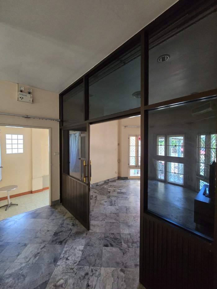 รูป ​ขายตามสภาพ! บ้านพร้อมที่ดิน เดอะลากูน 3 สามโคก ราคาดี เหมาะรีโนเวท - รูปที่ 22/32