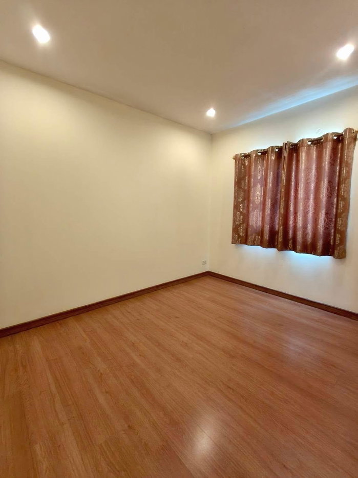 รูป  ให้เช่าบ้านเดี่ยว หมู่บ้านภัสสรไพรด์ ปิ่นเกล้า–วงแหวน พร้อมเข้าอยู่ เฟอร์นิเจอร์และเครื่องใช้ไฟฟ้าครบเลี้ยงสุนัขพันธุ์เล็กหรือแมวได้ 1 ตัว - รูปที่ 12/14