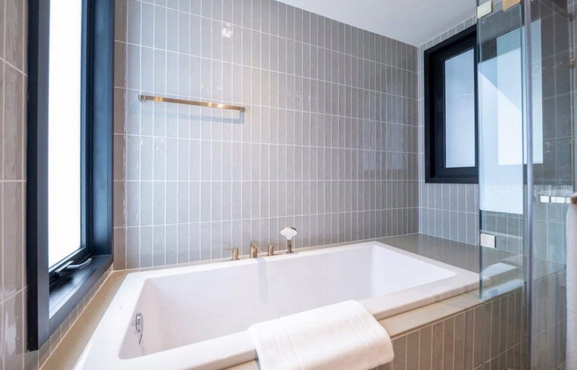 รูป ✨🛁ห้องสวย💥Available Room✅✨Via 34 Sukhumvit 34 2 ห้องนอน📍 Thonglor–Phrom Phong - รูปที่ 3/10