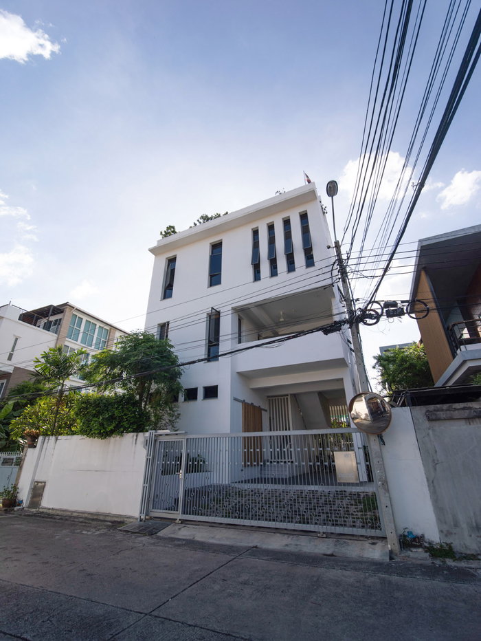 picture 🏢 [FOR SALE] Modern Minimalist 4-Story Home Office - 1/8