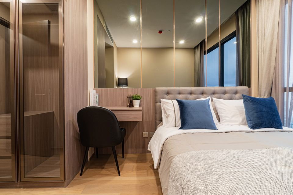 รูป Ashton Chula Silom【𝐒𝐄𝐋𝐋 & 𝐑𝐄𝐍𝐓】🔥 ห้องโมเดิร์นแบบอลัง 2 ห้องนอน เครื่องใช้ครบ ห้องนั่งเล่นเห็นวิวเมืองกรุง 🔥 ติดต่อไลน์ไอดี: @hacondo - รูปที่ 2/8
