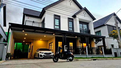 เช่าบ้านเดี่ยว เทสโก้โลตัส บางพลี : (AA119) Centro Bangna | บ้านหรู Modern Luxury พร้อมอยู่ | บ้านเดี่ยวหรู     แต่งบิวท์อินครบ พร้อมเฟอร์ฯ | ใกล้ Mega Bangna บรรยากาศส่วนตัว 