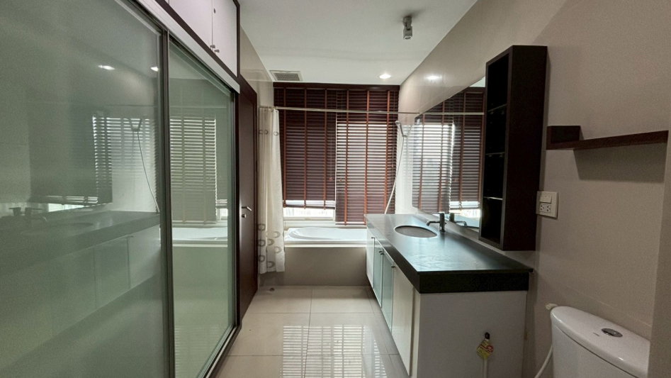 picture For Rent Noble Aura Thonglor (2 Bedrooms, Very Spacious Balcony) - 11/19