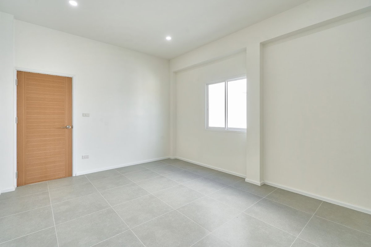 picture Single-Storey Detached House for Sale in a Peaceful Suburban Area - 8/26