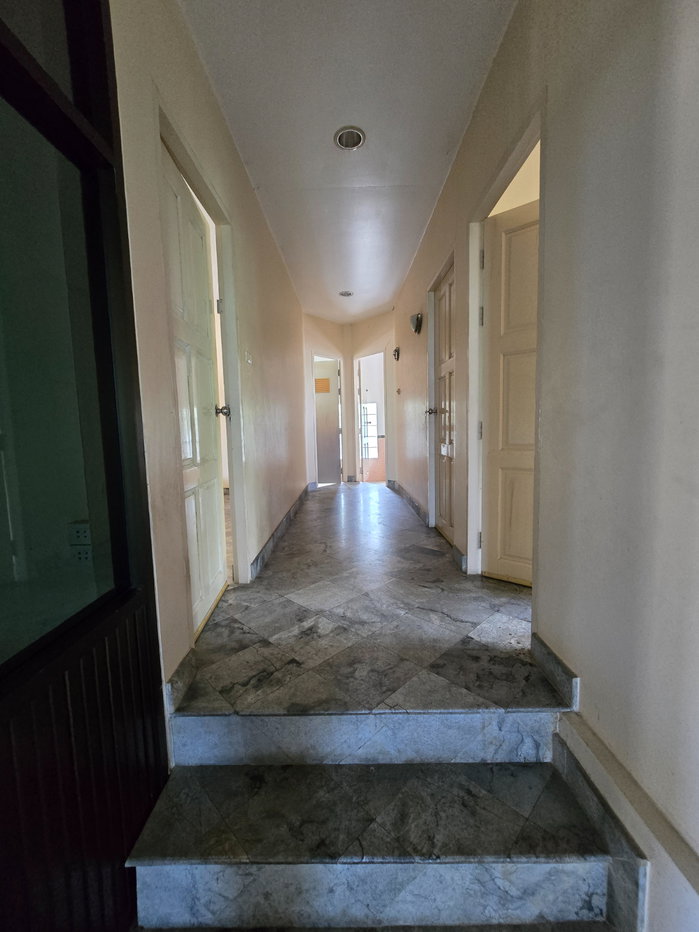 รูป ​ขายตามสภาพ! บ้านพร้อมที่ดิน เดอะลากูน 3 สามโคก ราคาดี เหมาะรีโนเวท - รูปที่ 25/32