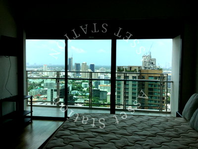 Condos for rent : 🏢 Vintage luxury condo, The Madison Sukhumvit 41. Large unit, perfect for families. High floor, spacious area.💎In the heart of Sukhumvit✨