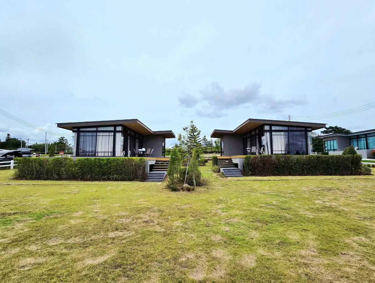 รูป ขายพูลวิลล่าเขาใหญ่ วิวพาโนรามา! บ้าน 2 หลังพร้อมสระส่วนตัว เหมาะทำ Airbnb ลงทุนคุ้ม เฟอร์ครบ เลี้ยงสัตว์ได้ 14.9 ลบ. - รูปที่ 2/18