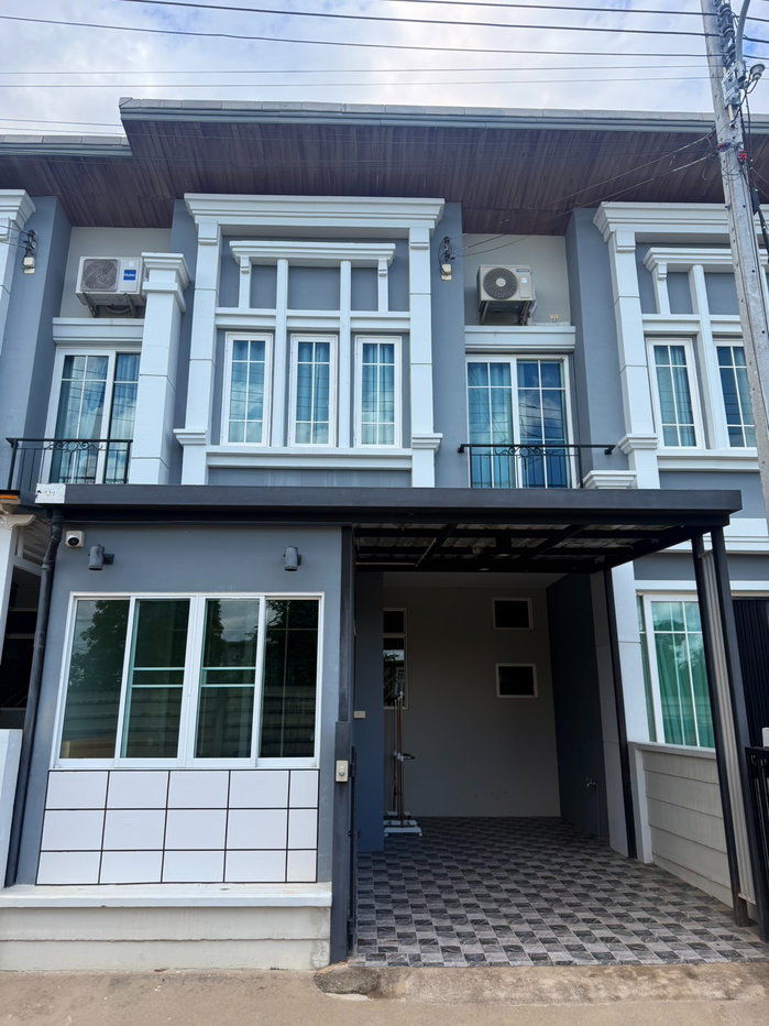 รูป 🏡 ให้เช่าทาวน์โฮมสไตล์อังกฤษ โกลเด้นทาวน์ เชียงใหม่ – กาดรวมโชค ✨ บ้านสวย พร้อมเข้าอยู่ - รูปที่ 1/8