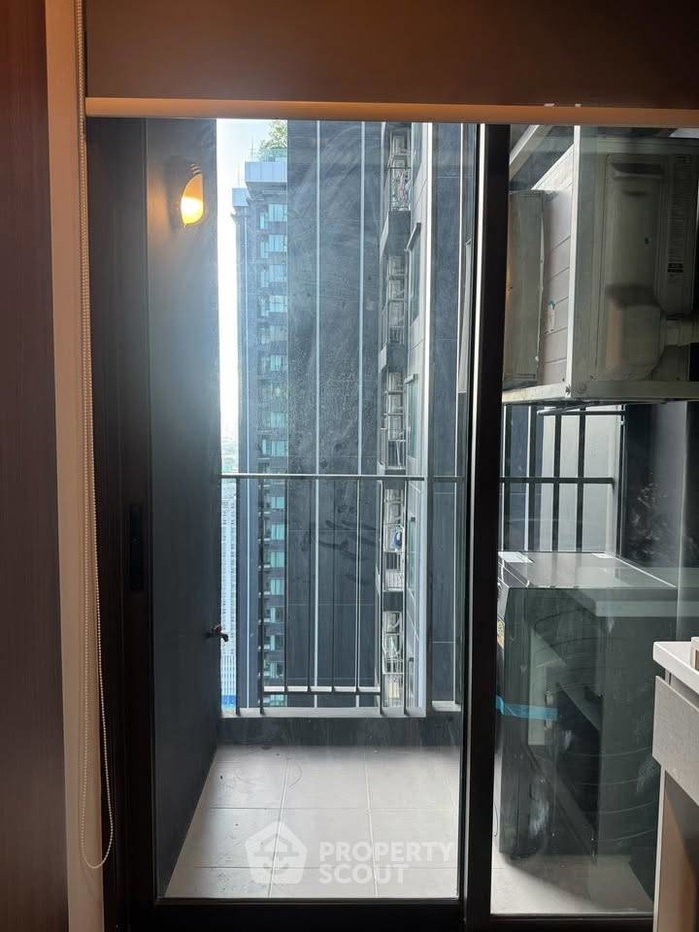 picture High-Floor 1-BR Condo at Life Asoke - Rama 9, 300m to MRT Phra Ram 9 (ID 3030985) - 9/50