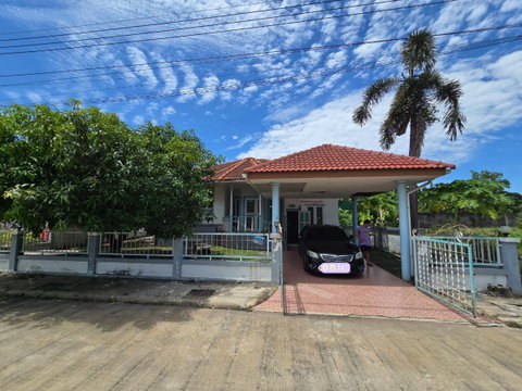 As-Is Sale! House with Land at The Lagoon 3 Sam Khok – Great Price, Perfect for Renovation