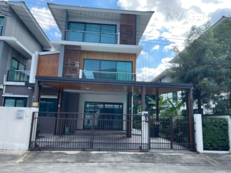 บ้านเดี่ยวให้เช่า : 📌 ให้เช่าบ้านแฝด 3 ชั้น ศุภาลัย เอสเซ้นส์ ลาดพร้าว 4 ห้องนอน 4 ห้องน้ำ