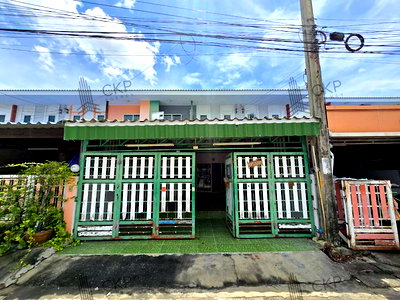 Townhouses for sale Market Village Suvarnaphumi : Townhouse, Mandi Village, Tamru-Bang Phli, empty house with lots of usable space, can park 3 cars, price negotiable.