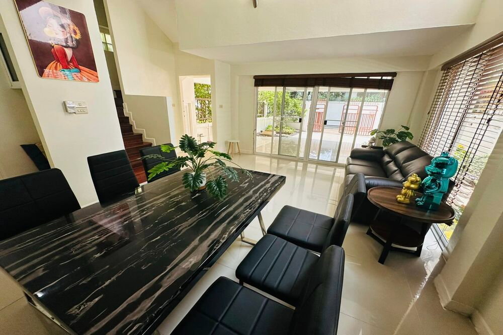 รูป เช่าบ้านเดี่ยว !! House in Phromphong, 5 ห้องนอน, 5 ห้องน้ำ, 4 ชั้น, มีสวนขนาดเล็ก, มีที่จอด 2-3 คัน !! Code C20230109716 แต่งครบ, พร้อมเข้าอยู่ 📣📣 - รูปที่ 4/13