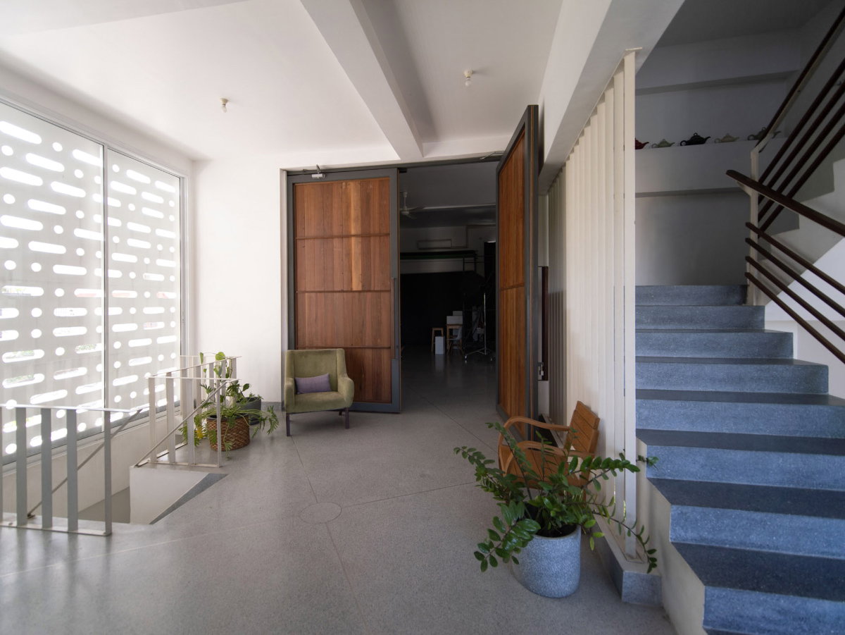 picture 🏢 [FOR SALE] Modern Minimalist 4-Story Home Office - 3/8