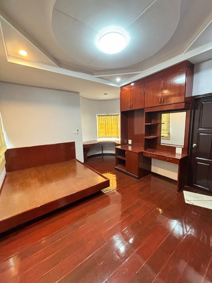 รูป #ให้เช่าบ้านเดี่ยว​ขนาดใหญ่​สุดๆ​ ขนาด 65 ตรว.เนื้อที่เยอะมี​ 4ห้องนอน​ แอร์​4ตัว​ ม.สุทธาทร ประชาร่วมใจ ตกแต่งบ้านสวยหรู (หลังไปรษณีย์มีนบุรี)  - รูปที่ 15/20