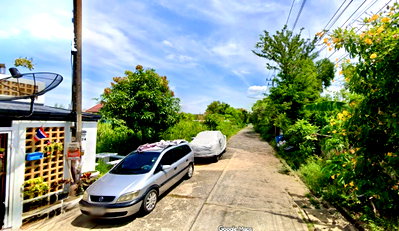 Land for sale North Bangkok University Rangsit Campus : Land for sale in Soi Rangsit-Nakhon Nayok Road 60-62, Thanyaburi. Convenient transportation and close to community amenities. (N.2193)