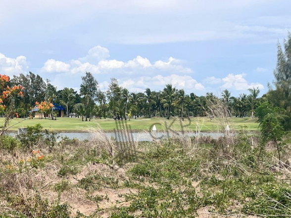 รูป ขายถูกที่สุดในโครงการ ที่ดินเปล่า ในสนามกอล์ฟ รอยัลเลคไซด์ บางปะกง เหมาะสำหรับสร้างบ้านพักอาศัย ถนนกว้าง ไฟฟ้า-ประปาครบ | 93343 - รูปที่ 9/13