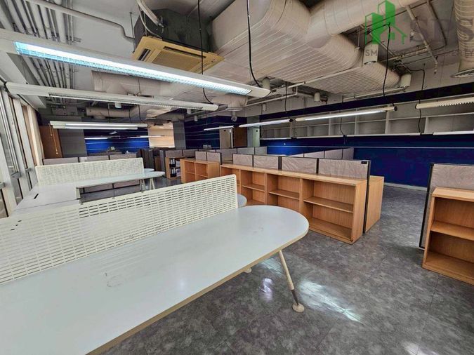 Office for Rent – Prime Sukhumvit Area Near BTS Phrom Phong (SPSSR269)