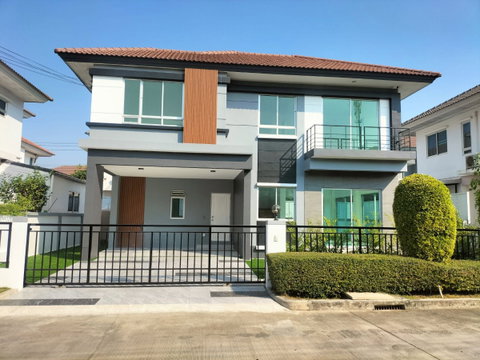 Beautifully Renovated House Near Central WestvilleProject: Life Bangkok Boulevard Rama 5 - Pinklao