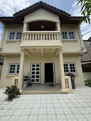 รูป MHR180 ให้เช่าบ้านเดี่ยวหลังใหญ่ซอยรามคำแหง 36 พื้นที่ 103 ตรว. 5 ห้องนอน 5 ห้องน้ำ เหมาะสำหรับพักอาศัย ทำเลดีเดินทางสะดวกใกล้เดอะมอลล์บางกะปิ - รูปที่ 1/13