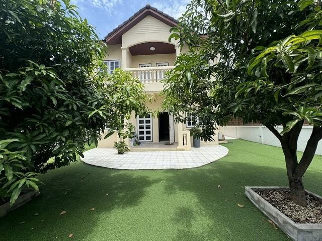รูป MHR180 ให้เช่าบ้านเดี่ยวหลังใหญ่ซอยรามคำแหง 36 พื้นที่ 103 ตรว. 5 ห้องนอน 5 ห้องน้ำ เหมาะสำหรับพักอาศัย ทำเลดีเดินทางสะดวกใกล้เดอะมอลล์บางกะปิ - รูปที่ 3/13