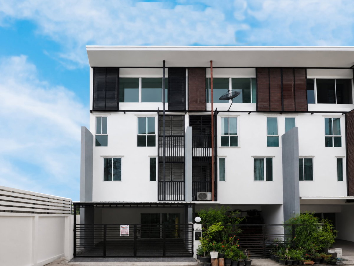รูป ขายราคาพิเศษ ทาวน์โฮม 3.5 ชั้น ม.ดิแอททิค ขนาด 23.1 ตร.ว. 5นอน 3น้ำ หลังริม ต้นโครงการ [แจ้งวัฒนะ] - รูปที่ 1/64