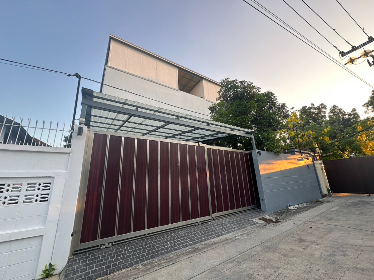 รูป ขายบ้านเดี่ยวสไตส์โมเดิร์น ซอยอินทามระ 28 ไม่มีค่าส่วนกลาง - รูปที่ 9/24