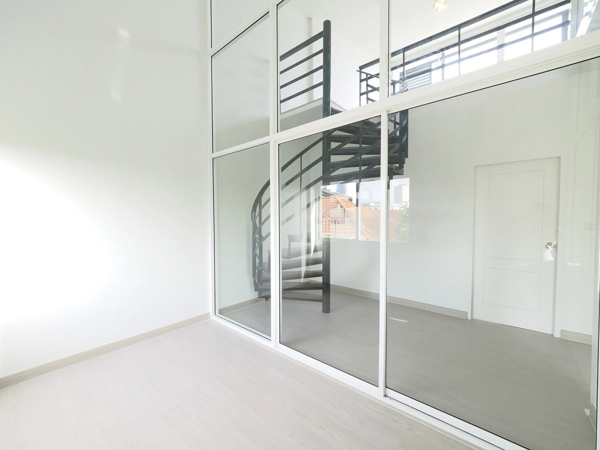 รูป ขายราคาพิเศษ ทาวน์โฮม 3.5 ชั้น ม.ดิแอททิค ขนาด 23.1 ตร.ว. 5นอน 3น้ำ หลังริม ต้นโครงการ [แจ้งวัฒนะ] - รูปที่ 40/64