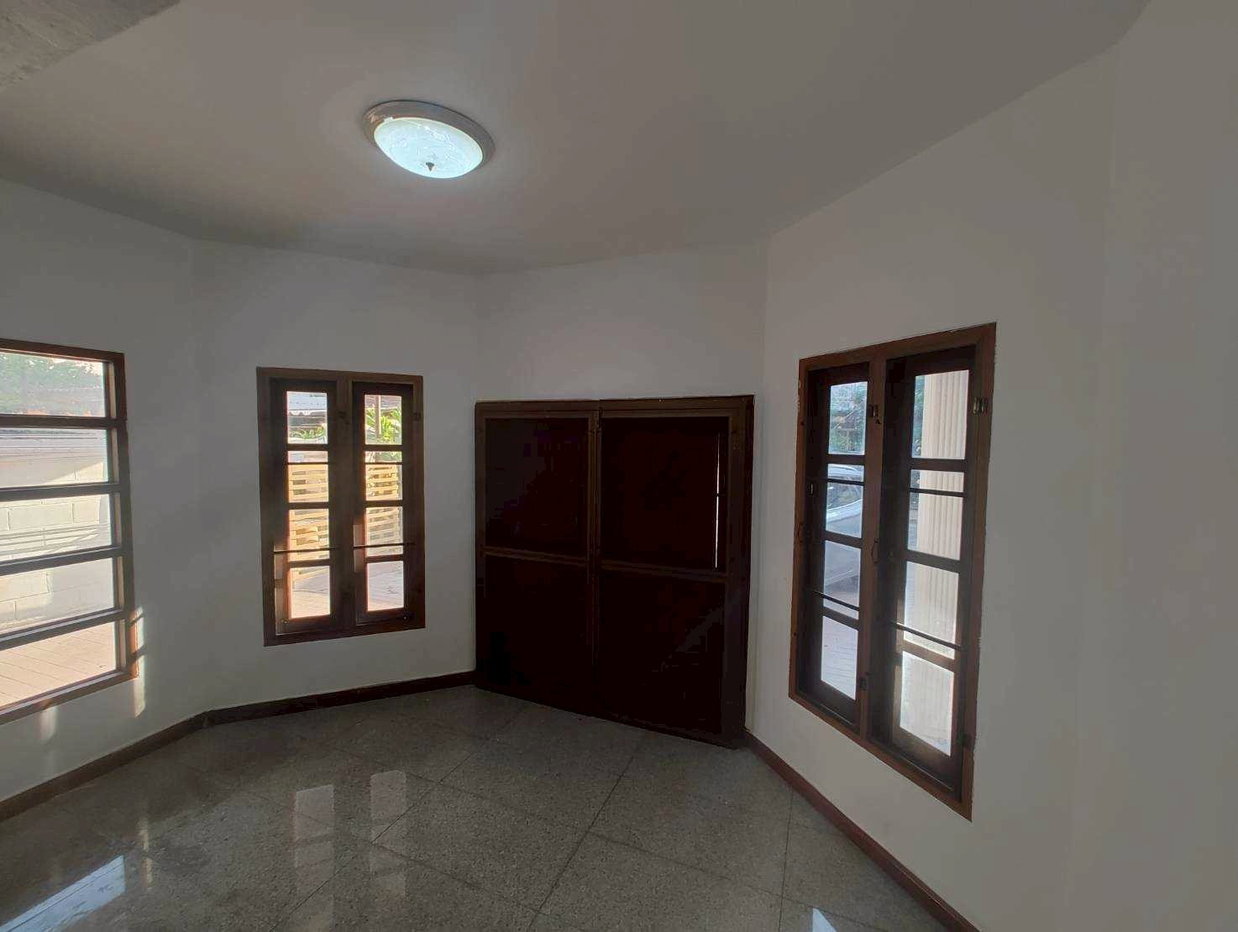 รูป LTHC15826 – House for Sale Ari | Baan Attakhit Village | Soi Ari Samphan 4 | Near BTS Ari | 26.5 MB  - รูปที่ 3/6