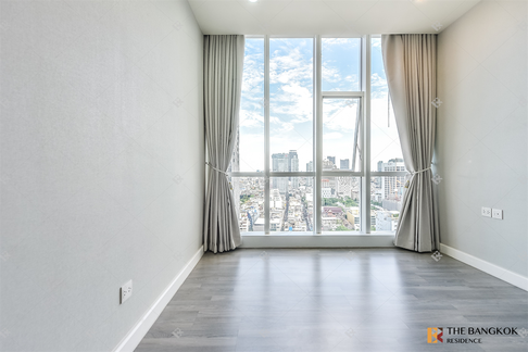 The Room Sathorn - TanonPun Cool Condo, Central City Location near BTS Saint Louis