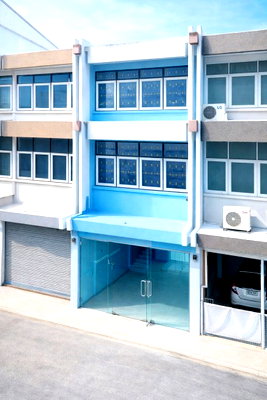 เช่าอาคารพาณิชย์ ศาลหลักเมืองจังหวัดปทุมธานี : ใกล้ตลาดสดเทศบาลเมืองปทุมธานี 500 ม. โลตัส ปทุมธานี 529ม. อาคารพาณิชย์ 3 ชั้น 2 ห้องน้ำ รีโนเวทใหม่ ให้เช่า14ตร.ว. 132 ตร.ม เ